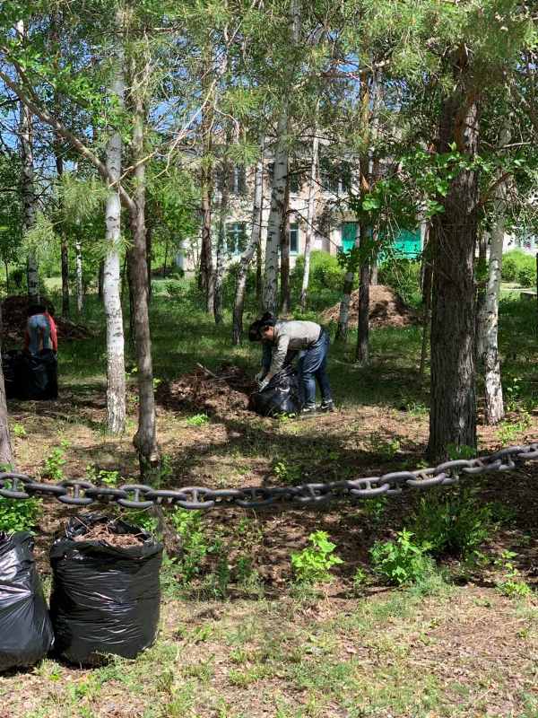 В рамках месячника по благоустройству на территории села Плеханы состоялся субботник