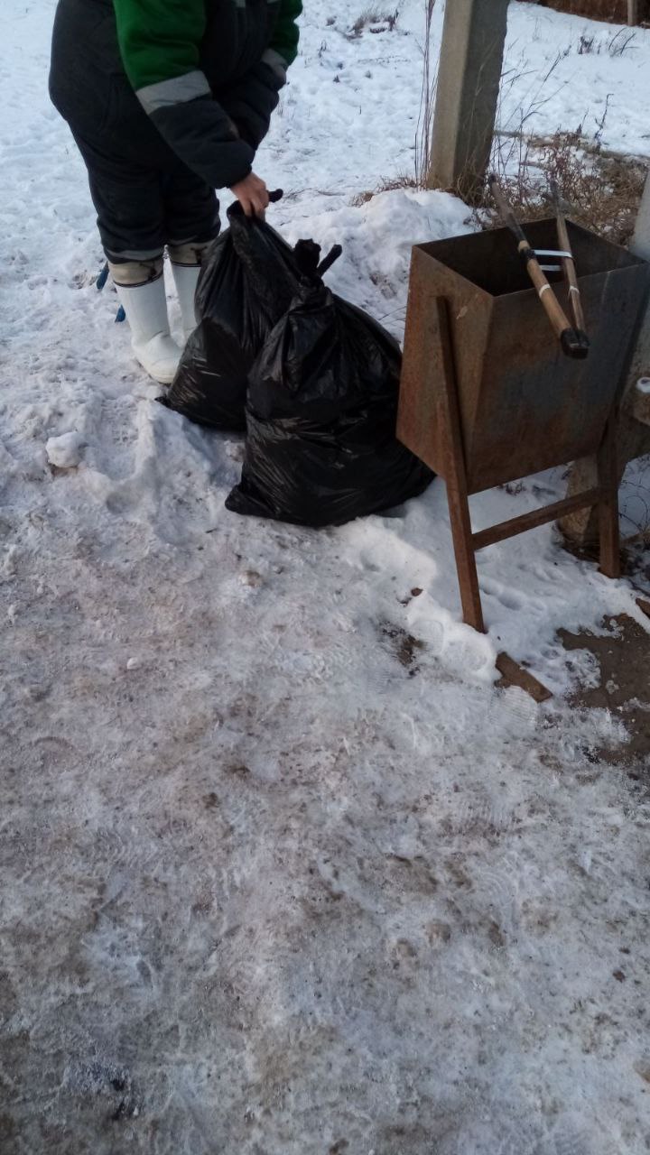 Сегодня сотрудники Комбината благоустройства вывозят снег с улиц города