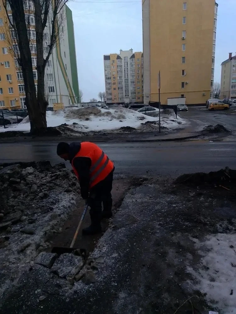 В Балаково «Комбинат благоустройства» продолжает откачку воды, а также расчистку и вывоз снега с улиц города