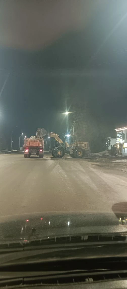 Коммунальные службы в круглосуточном режиме откачивают талые воды с улиц города