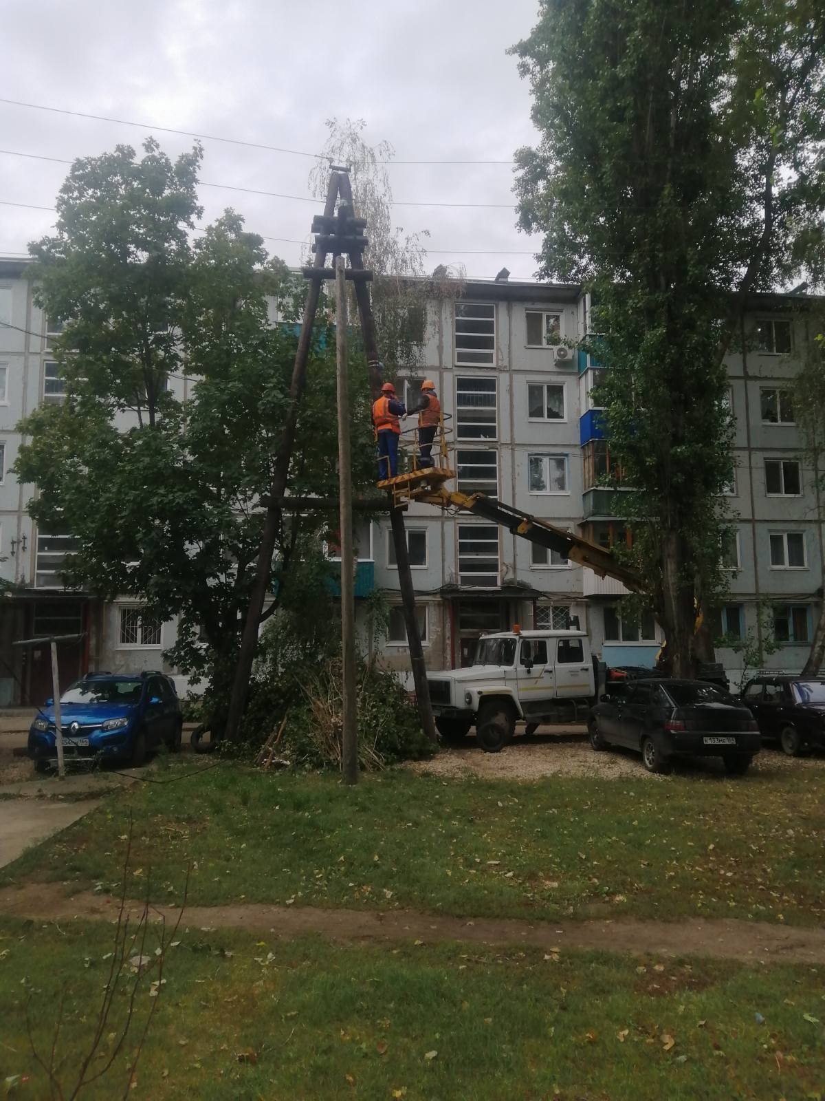 Более сотни человек наводят порядок на улицах Балакова
