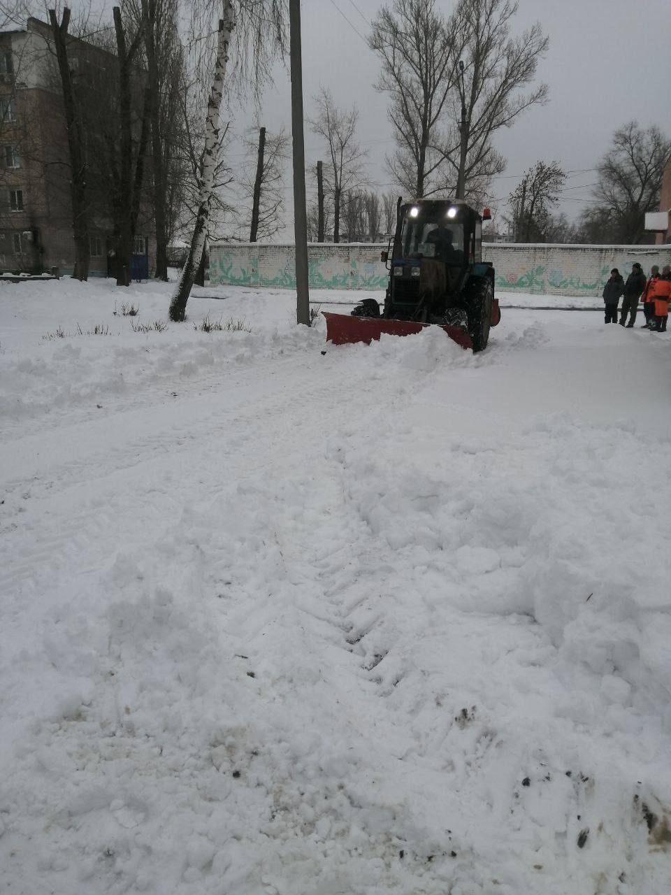 В Балаково продолжается очистка снега