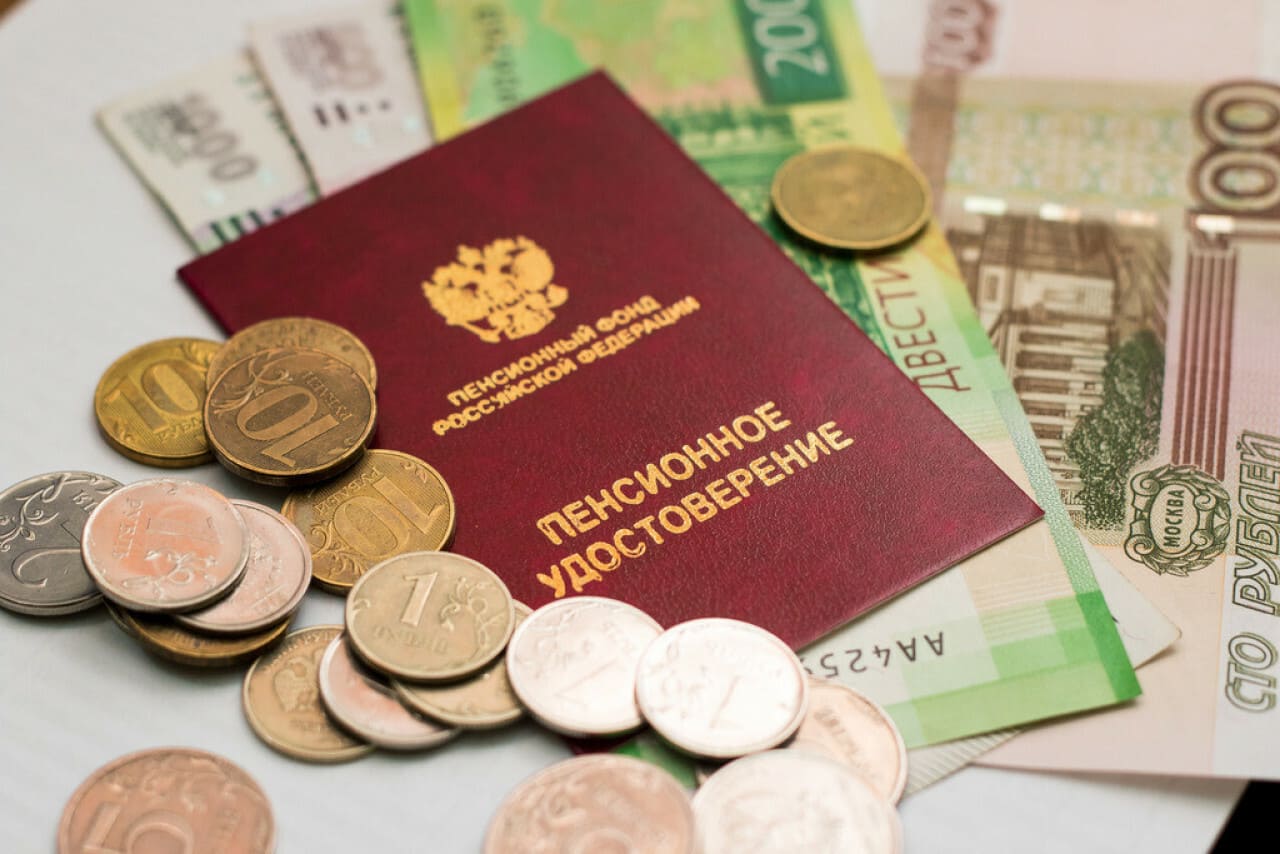Госдума приняла закон об индексации пенсий работающим пенсионерам с 2025 года