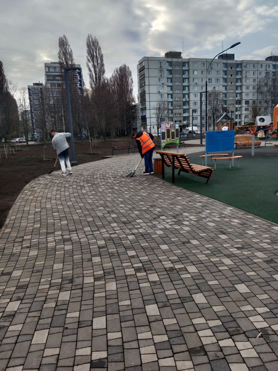 Сотрудники «Комбината благоустройства» в ежедневном режиме выполняют работы по наведению порядка в городе Балаково