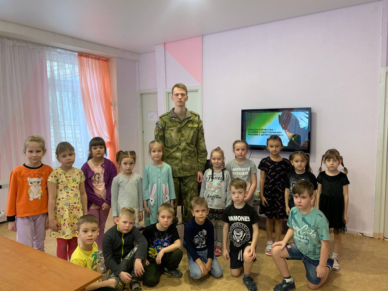 На базе МАДОУ «Детский сад комбинированного вида №12 «Журавушка» прошел «Урок мужества», приуроченный к празднованию Дня защитника Отечества