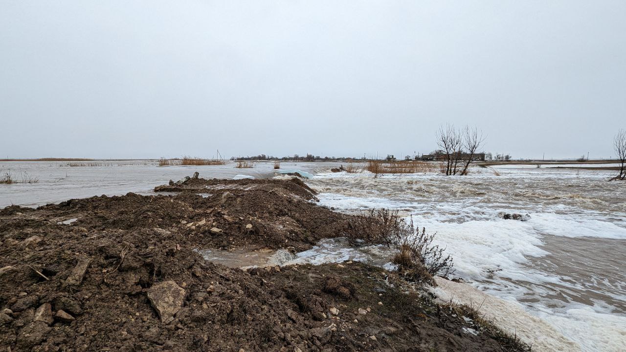 В селе Комсомольское дежурят сотрудники службы спасения