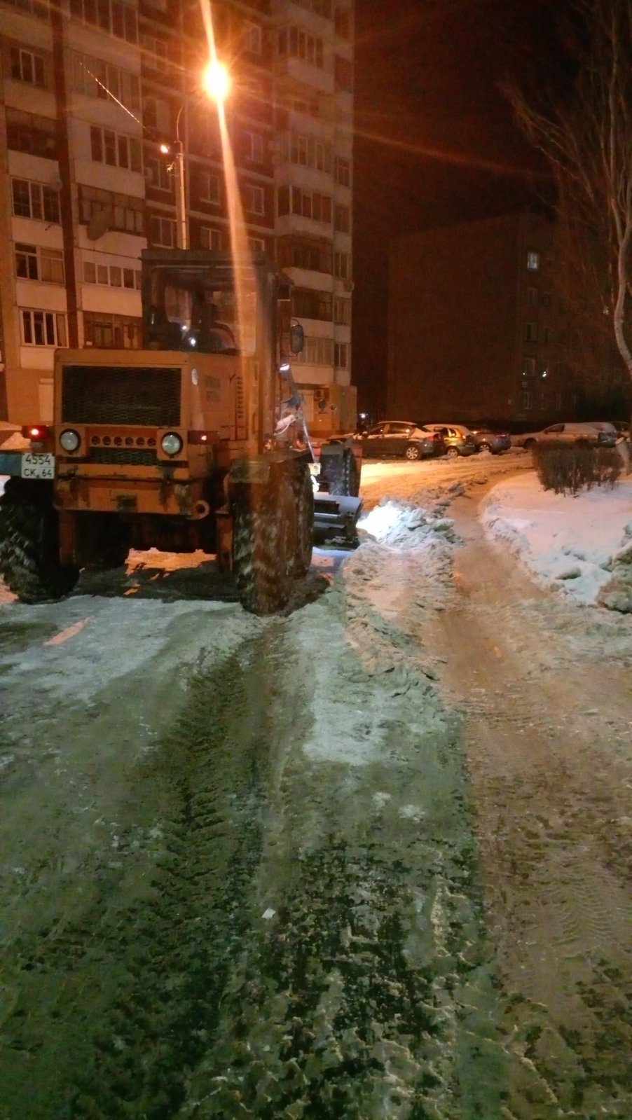 Сегодня в благоустройстве города задействовано более 30 единиц спецтехники