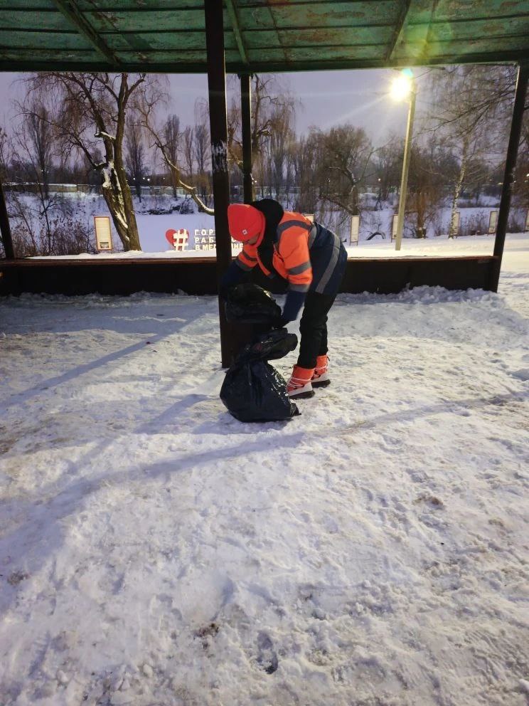 В Балаково продолжается выполнение работ по уборке снега