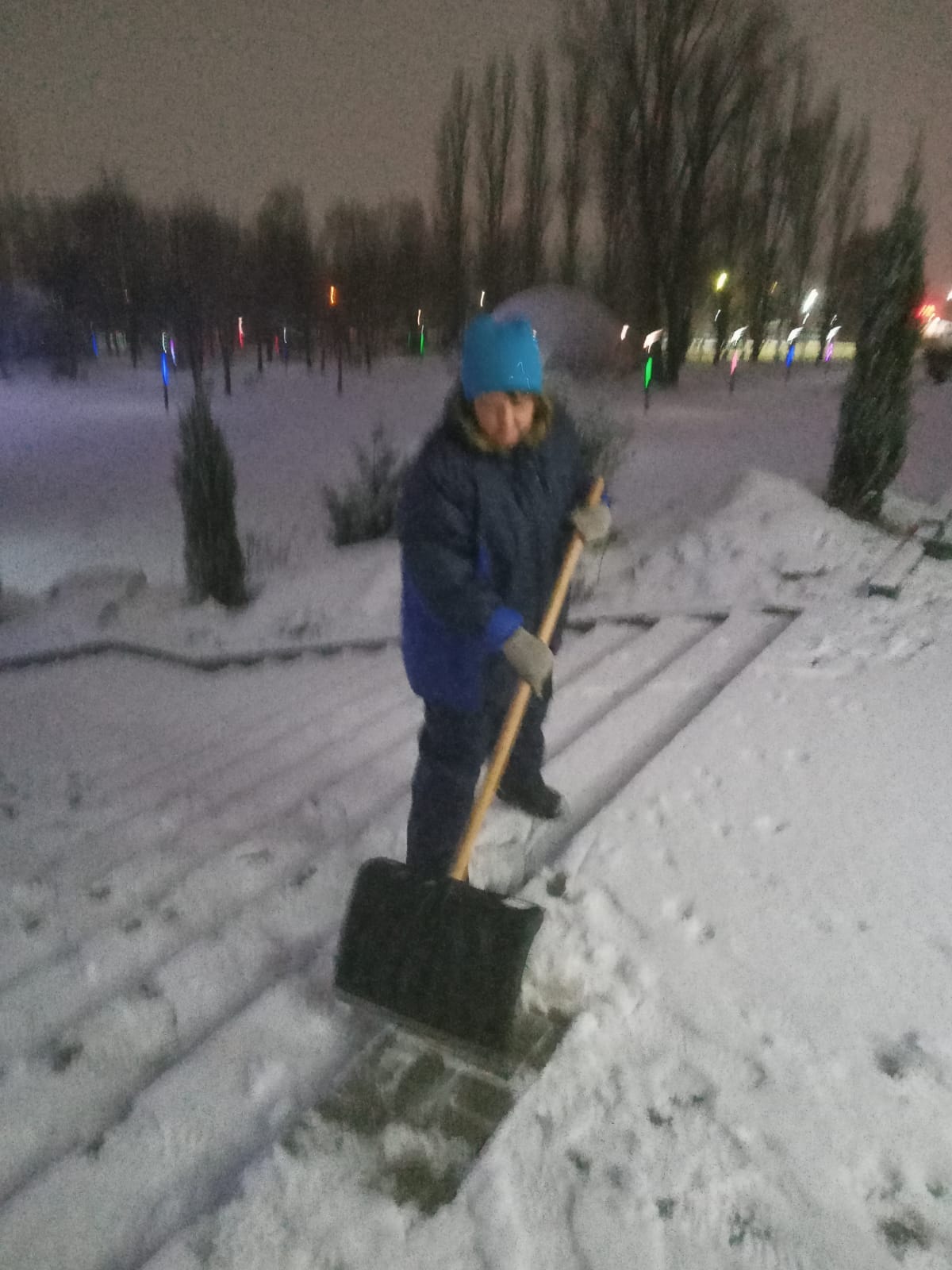 В Балакове ведётся очистка дорог и тротуаров от снега