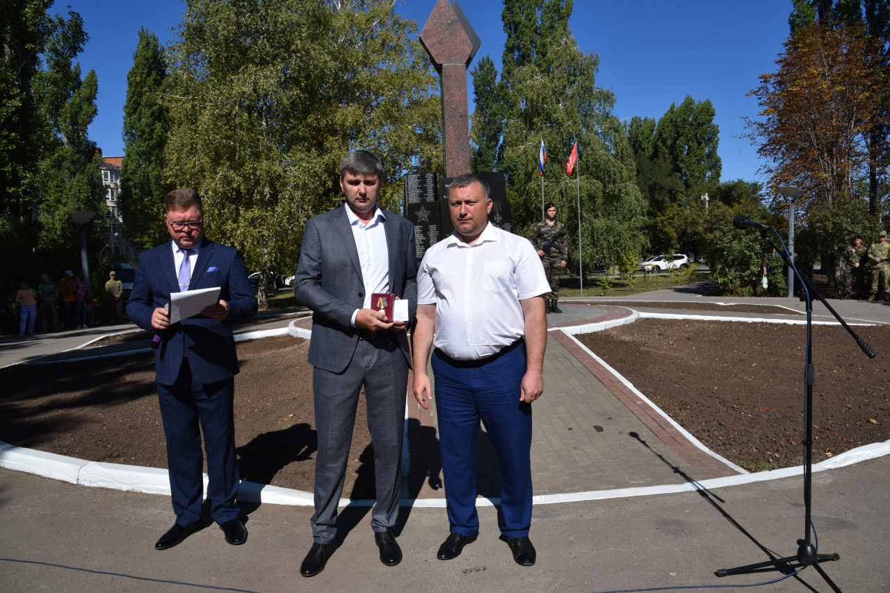 Сегодня состоялось открытие обновленного памятника героям, погибшим в локальных войнах