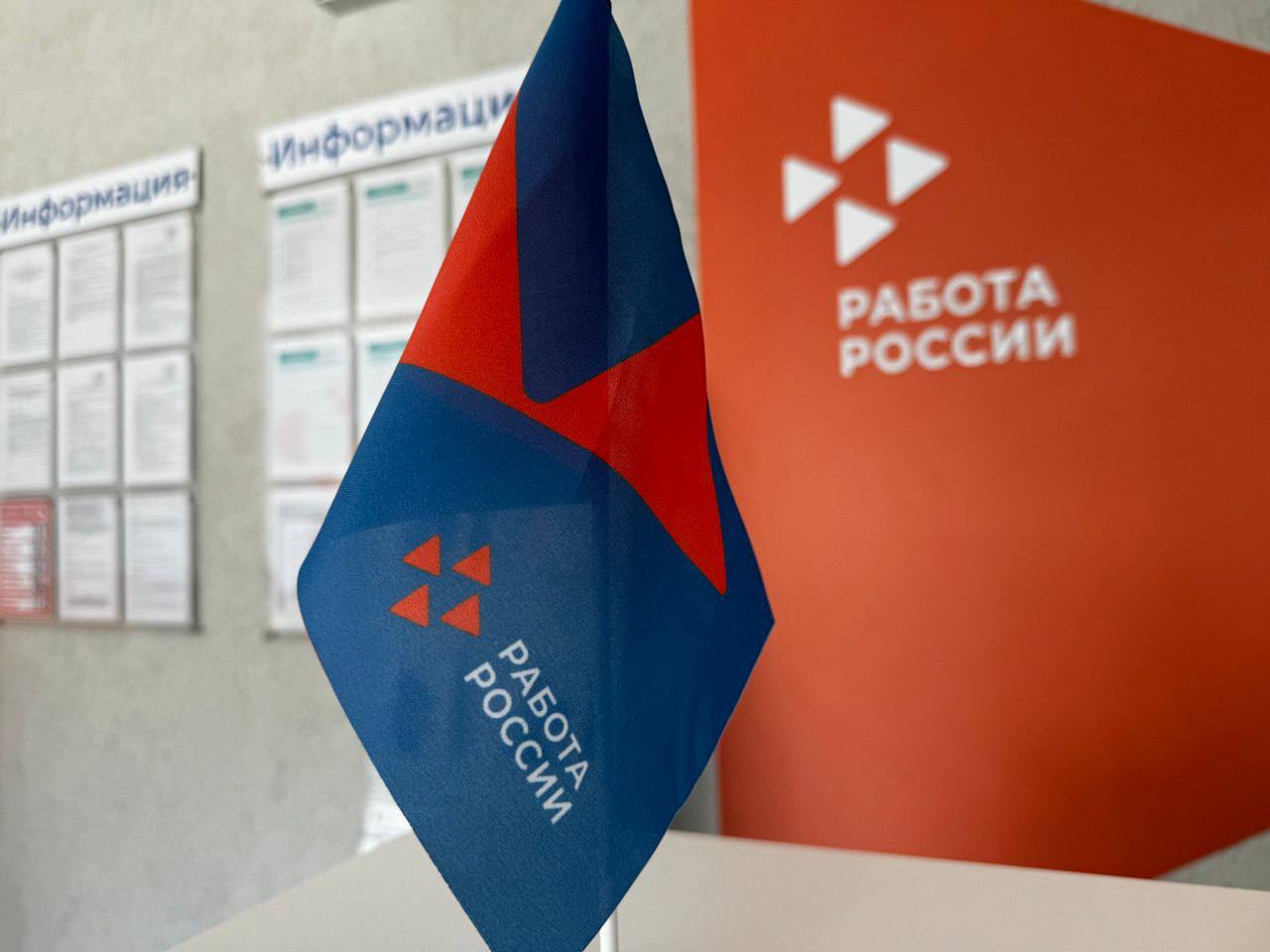 Национальный проект «Кадры»: в 2025 году новые профессии смогут получить 1,5 тысячи жителей области