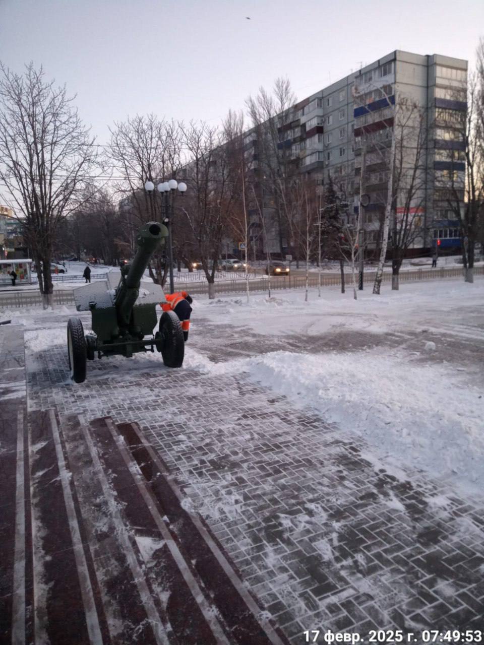 Сотрудники «Комбината благоустройства продолжают уборку городских улиц