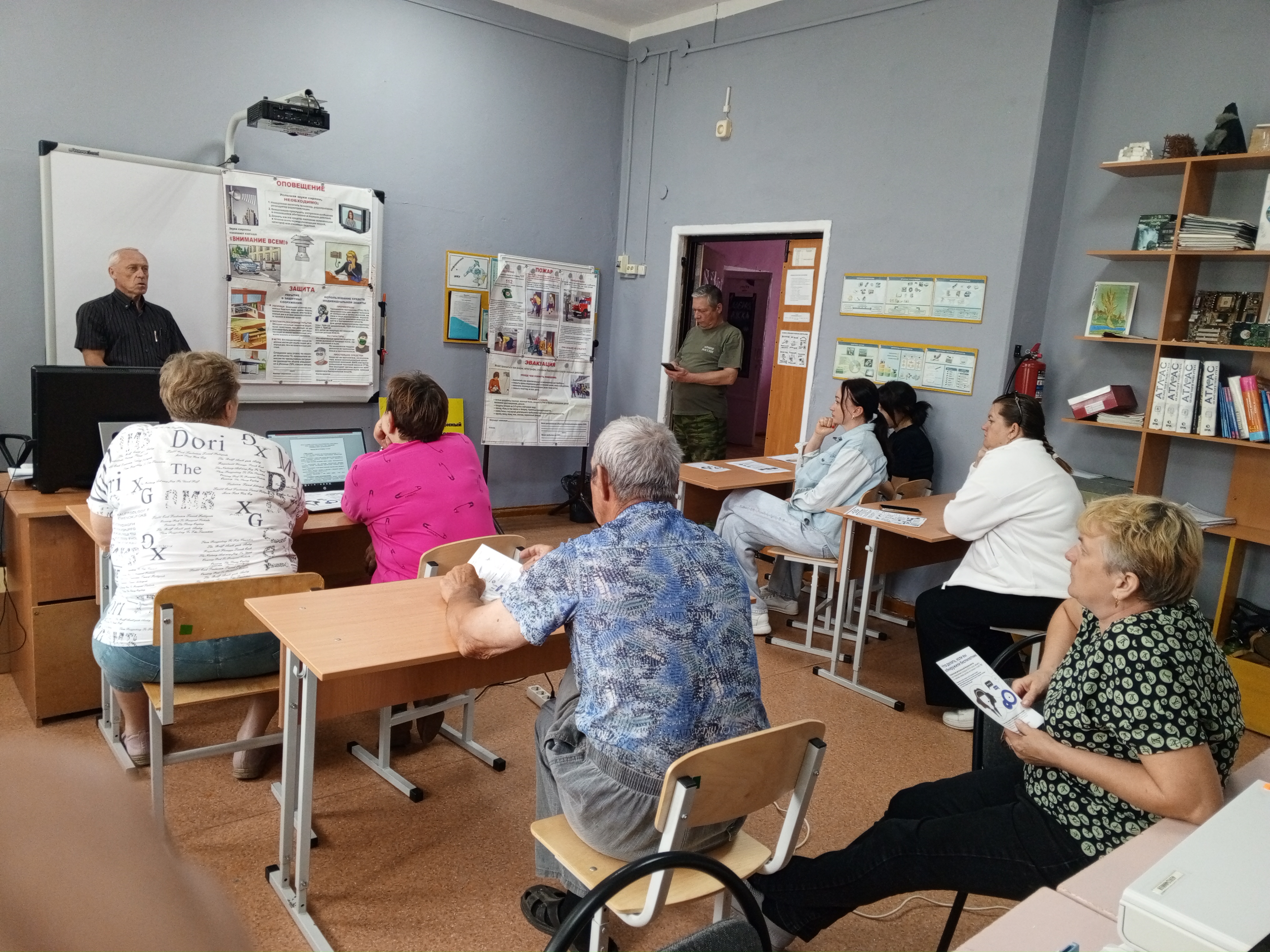 Продолжается деятельность мобильного учебно-консультационного пункта