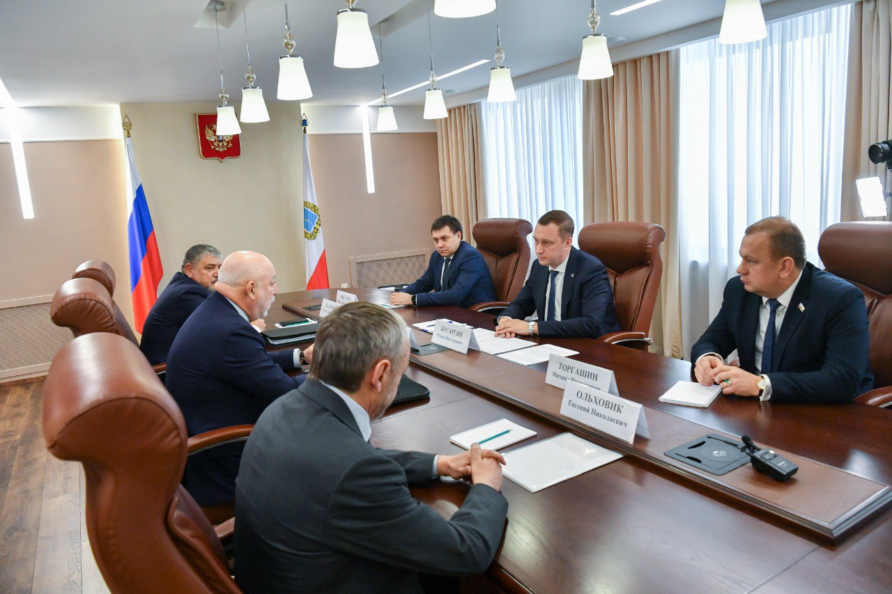 Губернатор Роман Бусаргин провёл встречу с председателем Совета Директоров ГК «Ренова» Виктором Вексельбергом
