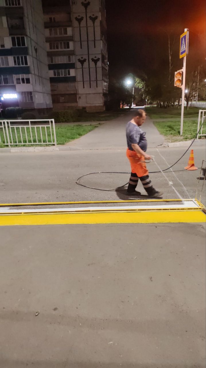 В городе Балаково начались работы по обновлению дорожной разметки