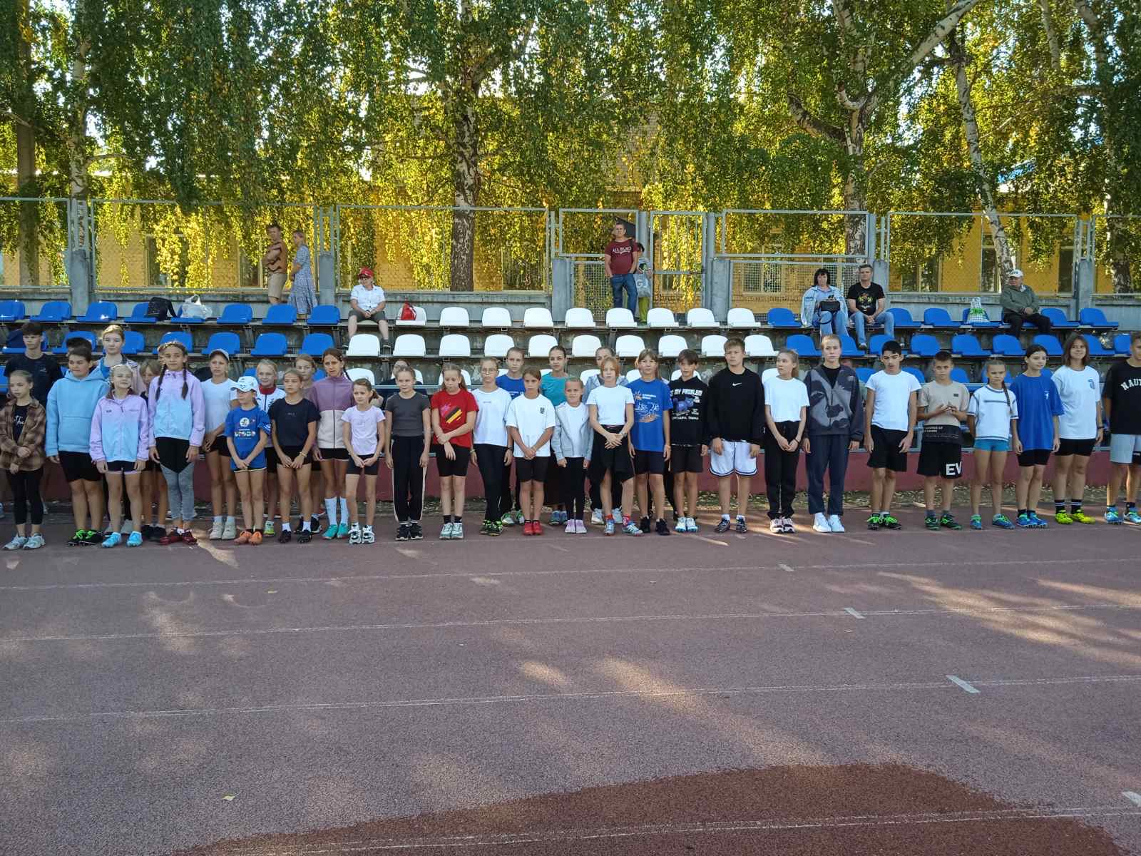 На стадионе "Энергия" прошли соревнования по легкой атлетике