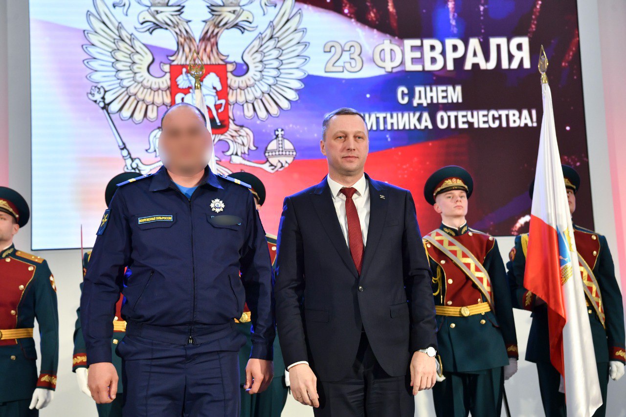 Роман Бусаргин вручил первые почетные знаки «За мужество и отвагу»