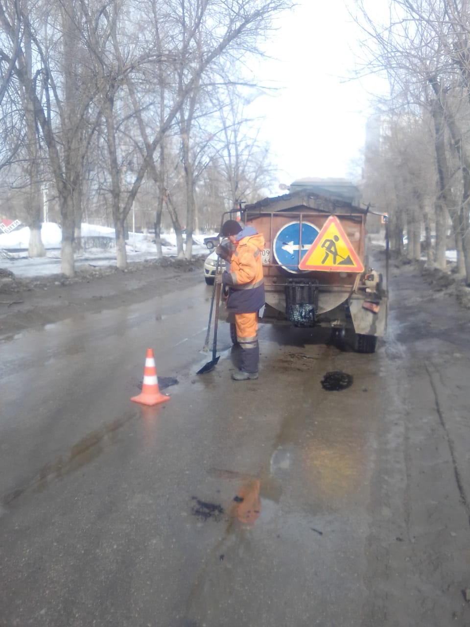 В городе Балаково продолжается текущий ремонт дорог