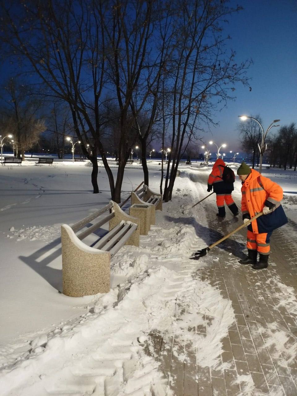 Сотрудники «Комбината благоустройства продолжают уборку городских улиц