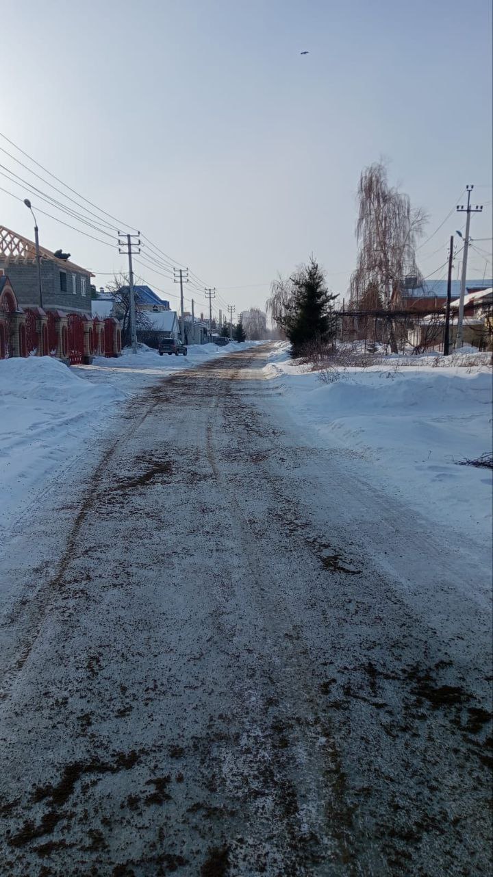 Коммунальные службы продолжают очищать дороги и тротуары от снега и наледи