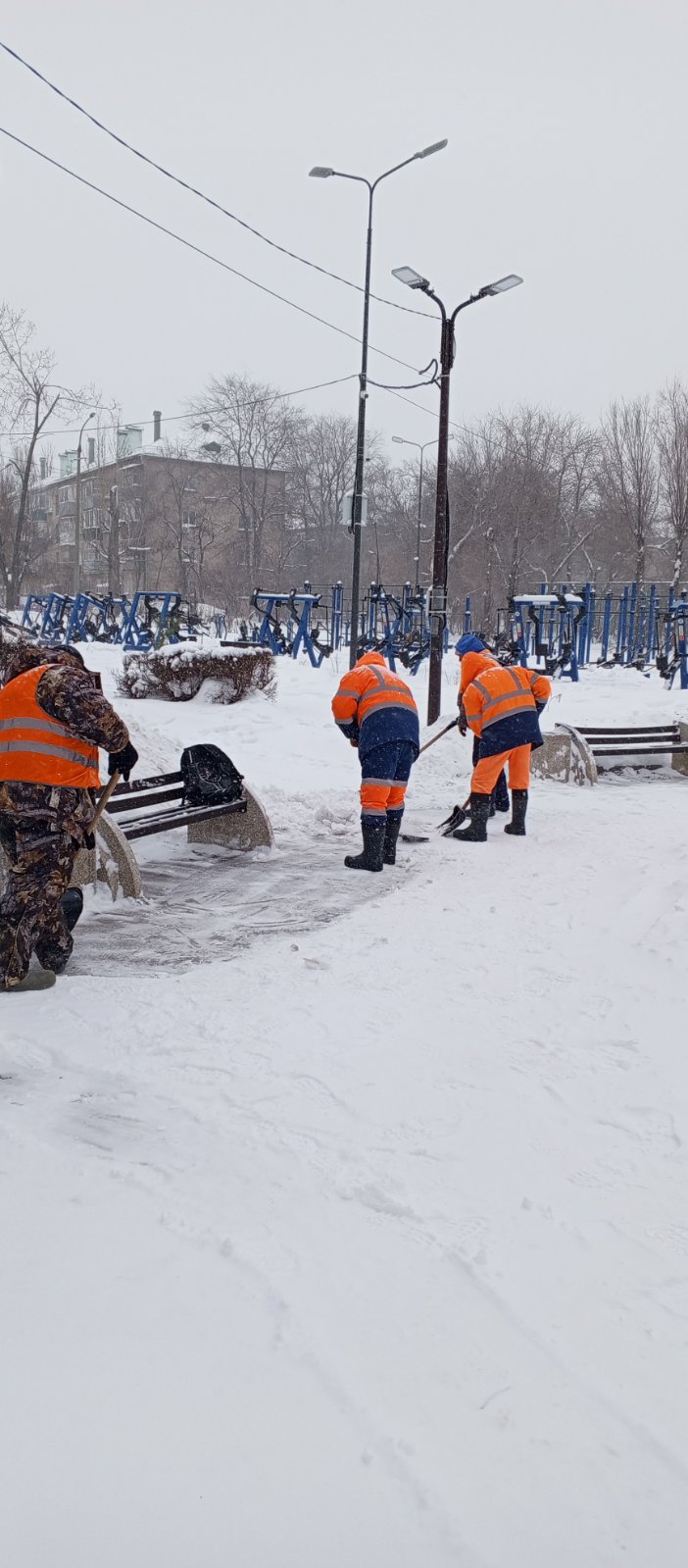 В Балакове коммунальщики в усиленном режиме устраняют последствия непогоды