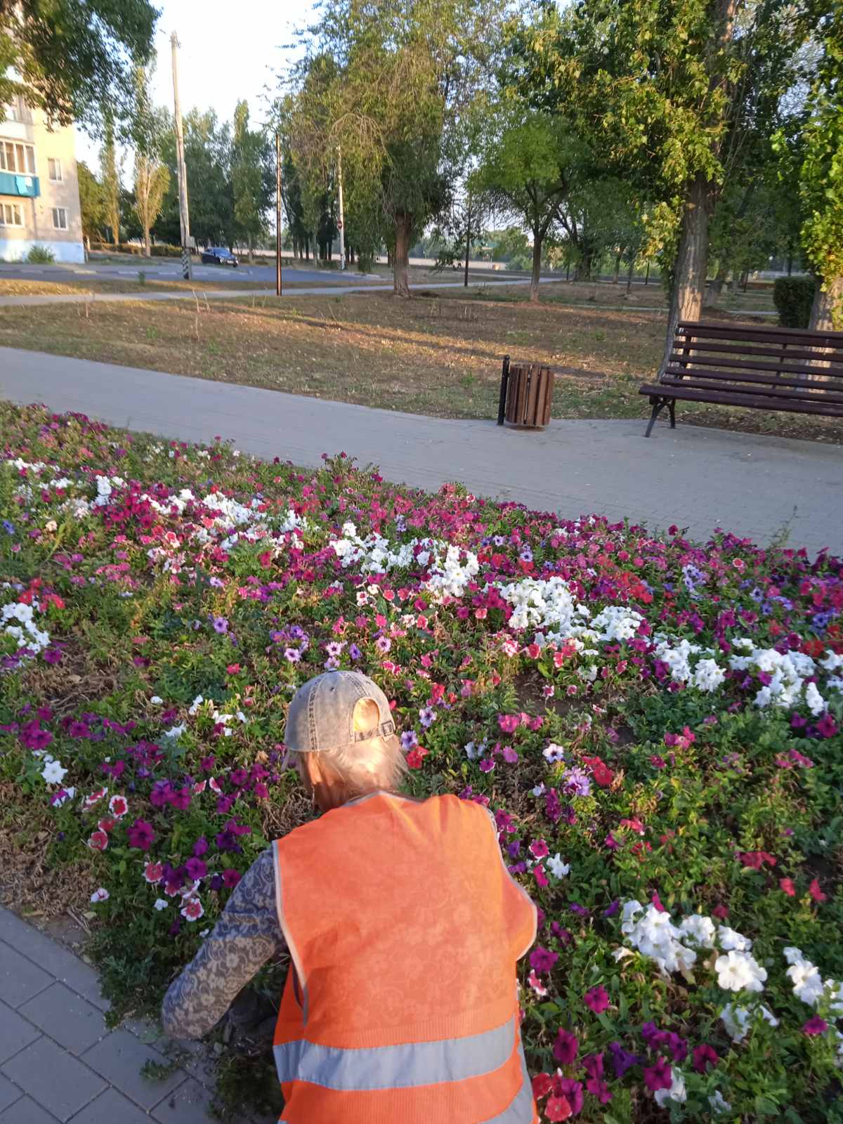 Ежедневно сотрудники Комбината благоустройства приводят город в порядок