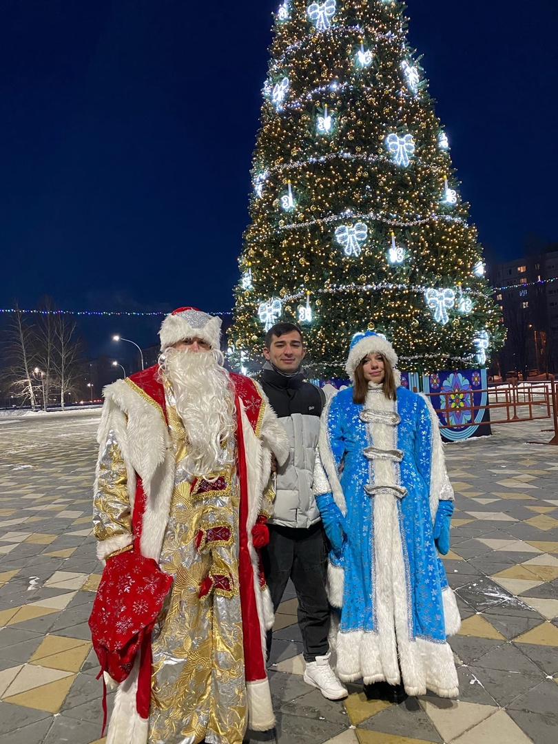 Добровольцы «Волонтерского агентства» провели новогоднюю акцию для балаковцев