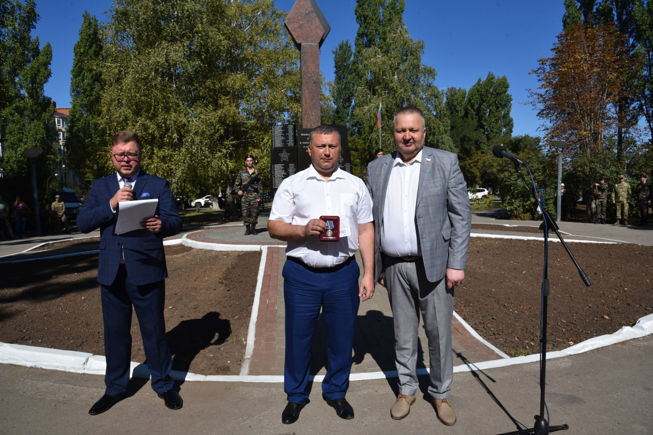 Сегодня состоялось открытие обновленного памятника героям, погибшим в локальных войнах