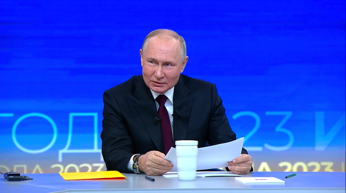 Путин напомнил об увеличении МРОТ с начала 2024 года на 18,5%