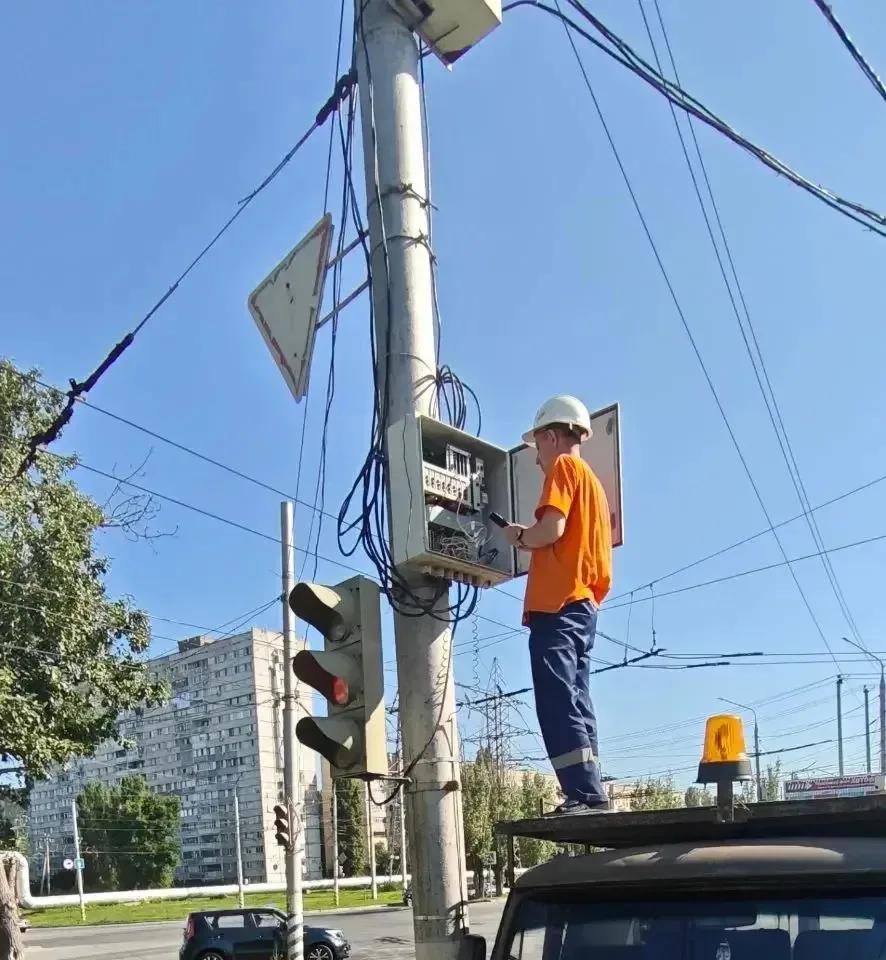 Покос травы, мойка тротуаров, прополка клумб. «Комбинат благоустройства» ежедневно наводит порядок на городских улицах