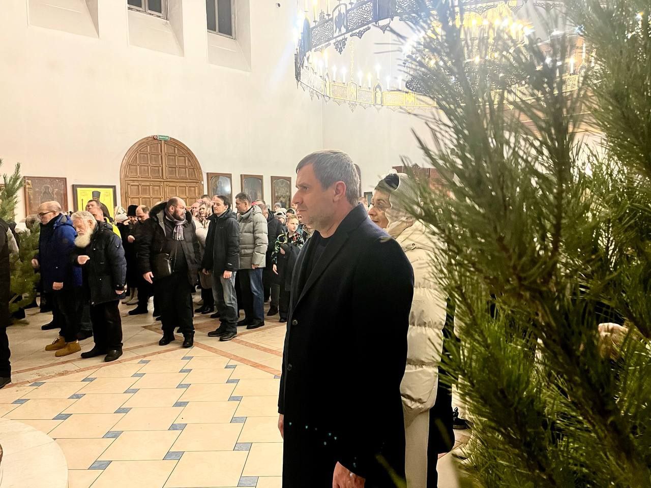 Уважаемые жители Балаковского района! Сердечно поздравляю вас с Рождеством Христовым!