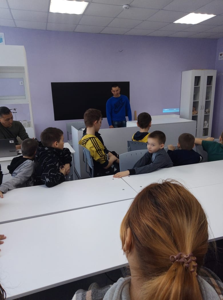 В школе села Наумовка состоялась встреча с односельчанином, участвующим в специальной военной операции