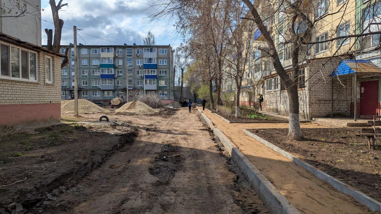 Осмотрели работы по ремонту дворовых территорий на улице Факел Социализма