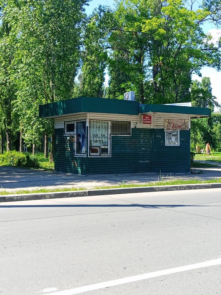 Территория остановки «Больница водников» очищена от самовольной постройки