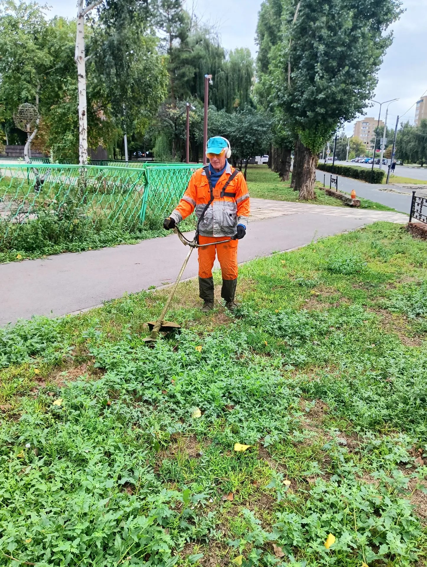 В Балаково продолжаются работы по содержанию улиц и общественных территорий