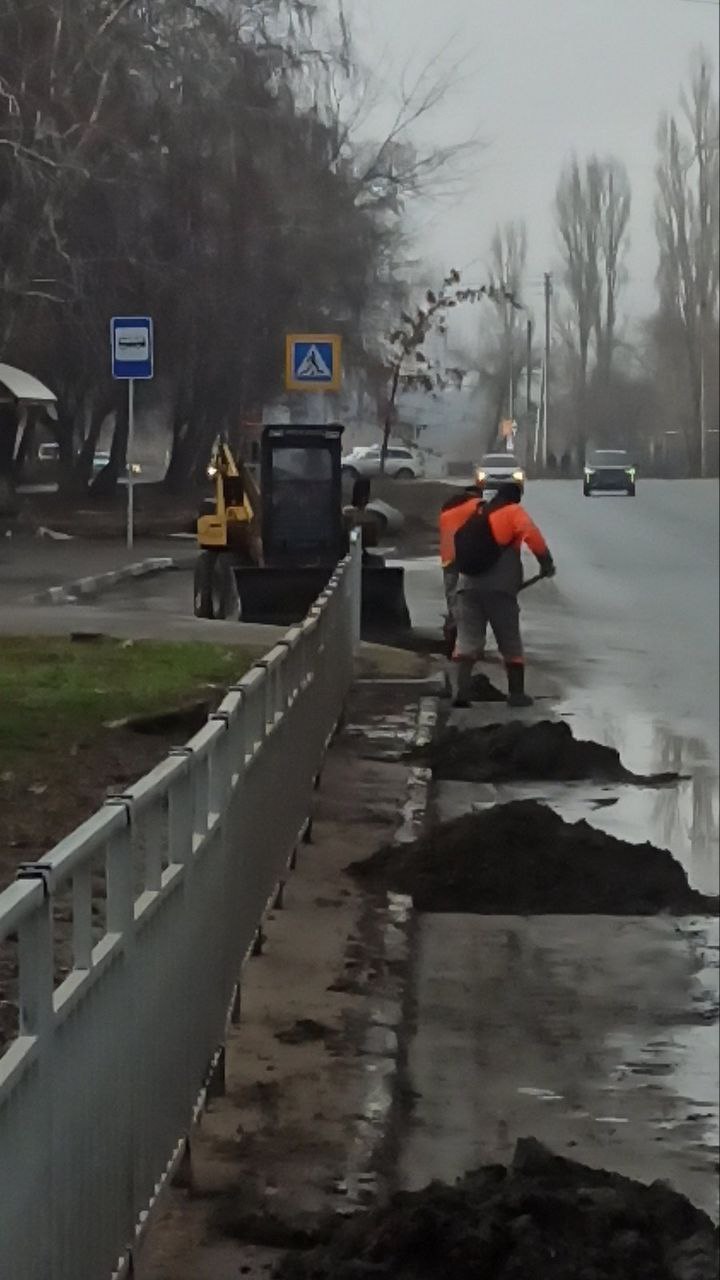 Откачка талых вод, уборка дорог и тротуаров: коммунальщики в ежедневном режиме занимаются благоустройством города