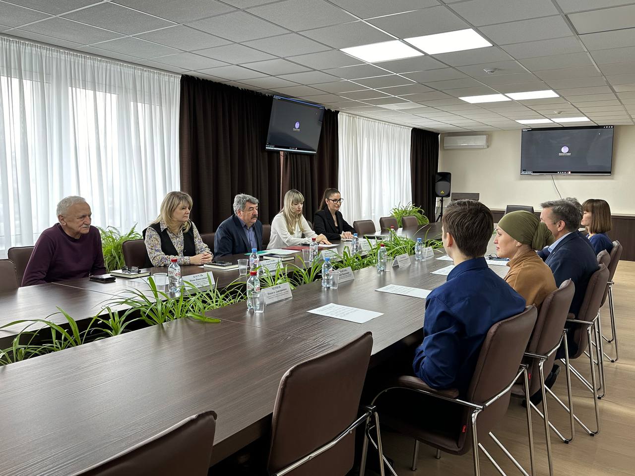 День работника геодезии и картографии в саратовском Росреестре отметили за «круглым столом»