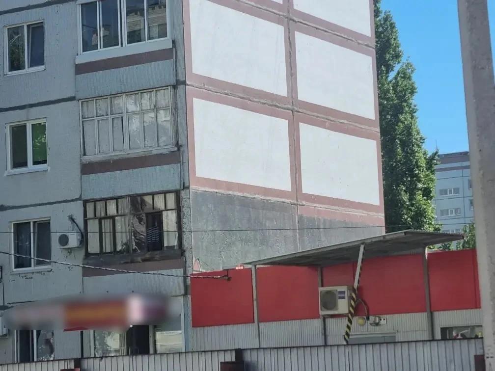 Граффити на фасаде многоквартирного дома на улице Гагарина закрашено