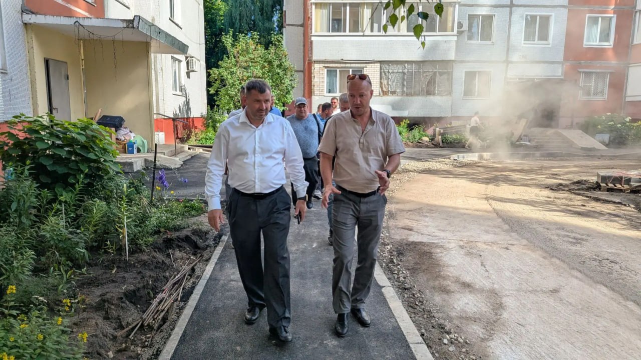 Сергей Барулин: осмотрели ход ремонтных работ во дворах