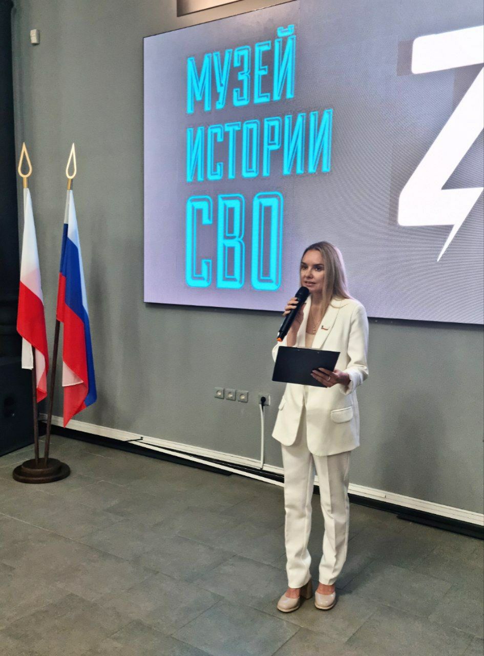 В преддверии Дня России состоялось торжественное открытие выставки «Лица Героев СВО»