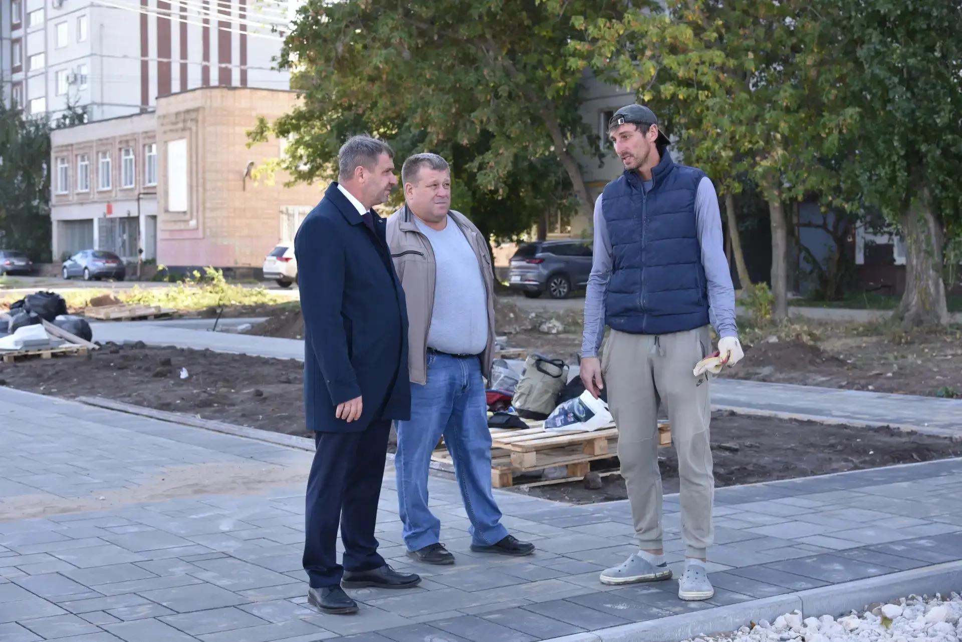 Сергей Барулин: в Сиреневом сквере рабочие подготовили для асфальтирования основание будущей детской площадки 