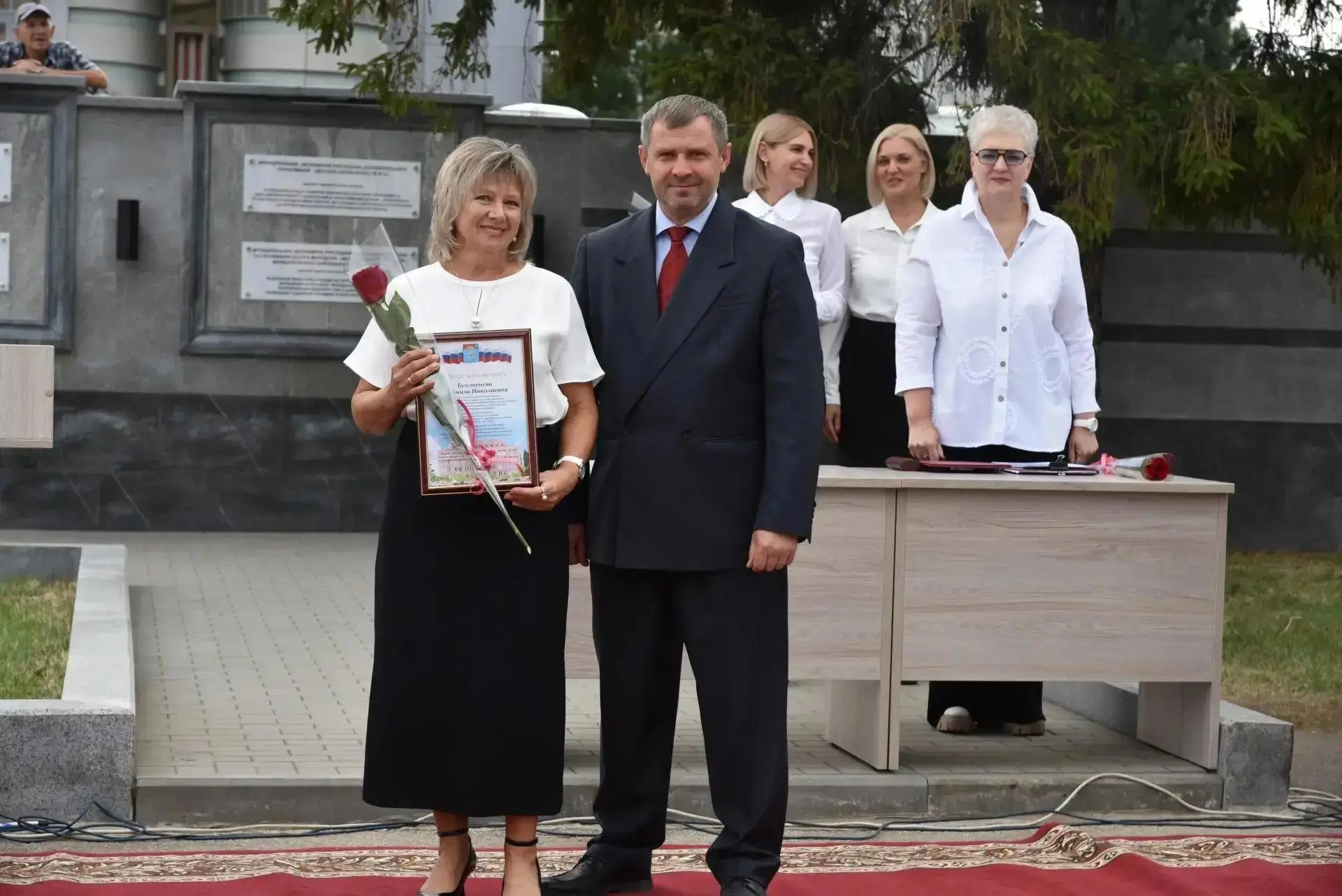 В преддверии Дня города в Балаково торжественно обновили Доску почета