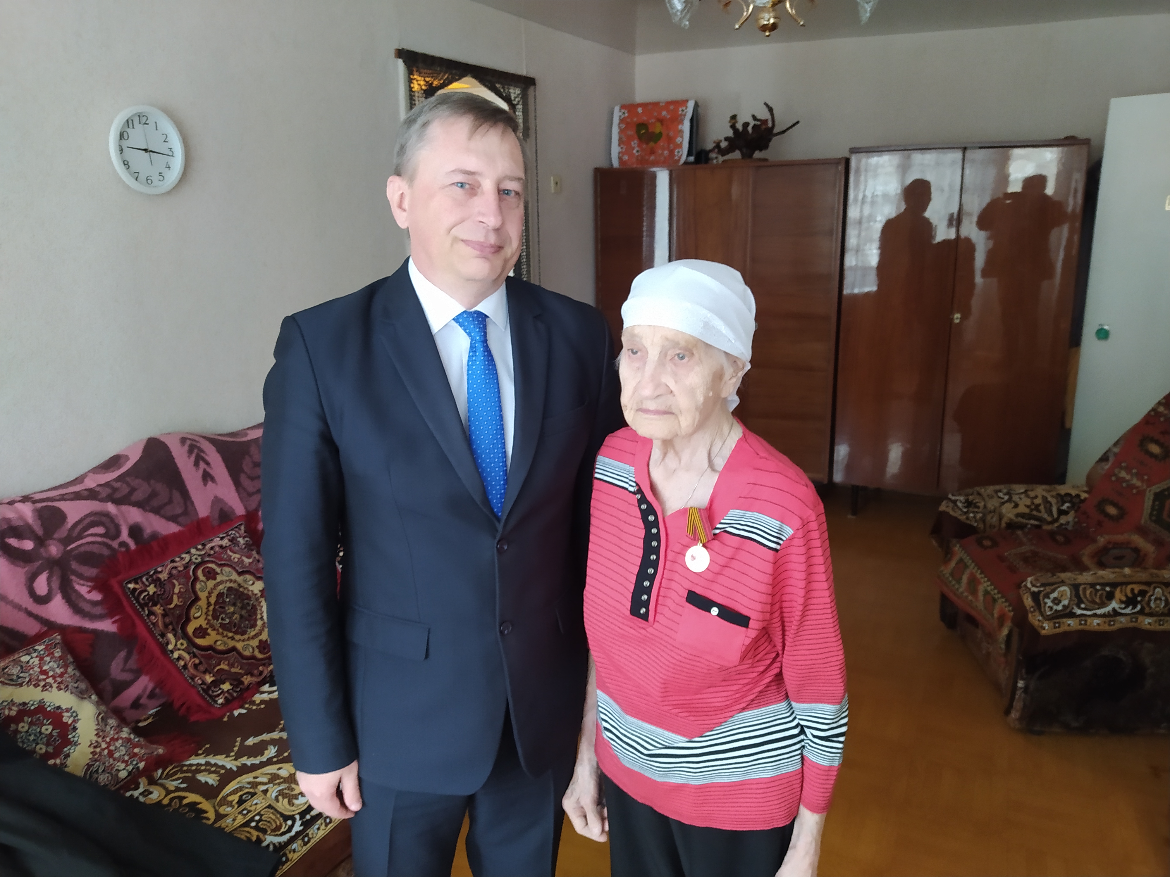 Представители администрации БМР продолжают вручать юбилейные медали «80 лет Победы в Великой Отечественной войне»