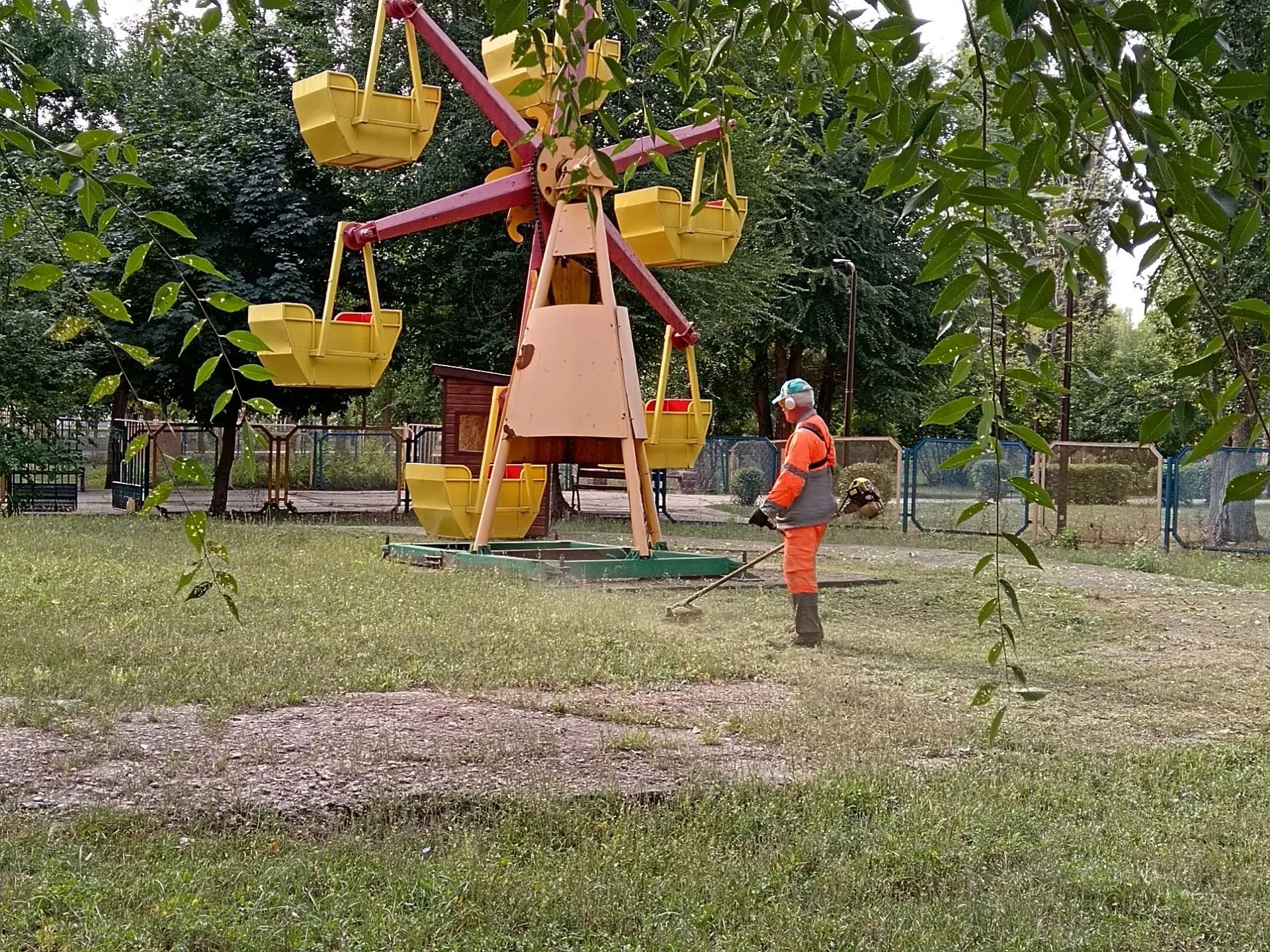 Ежедневные работы по благоустройству и наведению порядка в Балаково