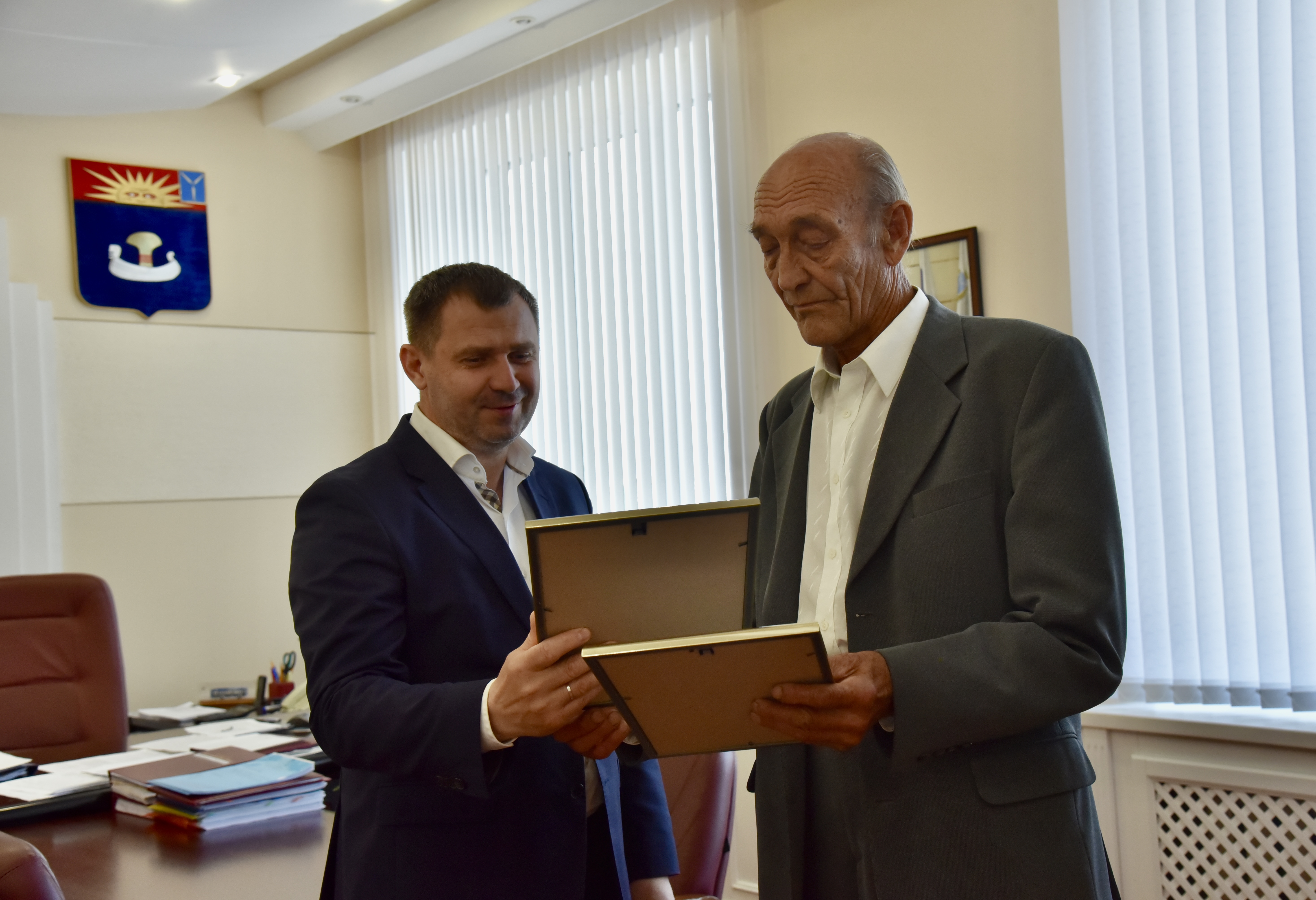 Сергей Барулин вручил благодарственное письмо Николаю Ивановичу Аленькину – отцу участника специальной военной операции