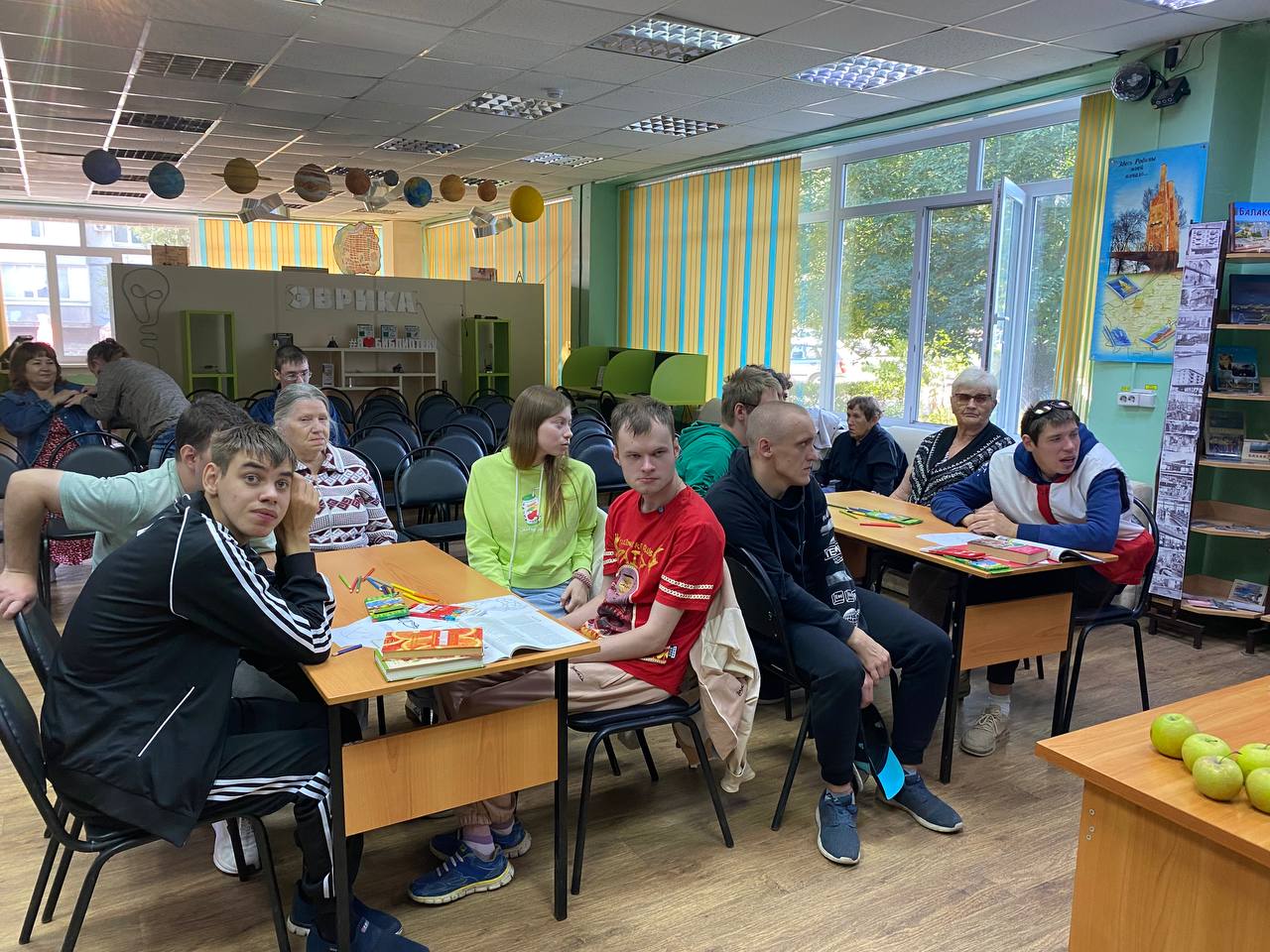 В Балаковской городской центральной библиотеке отметили День сока