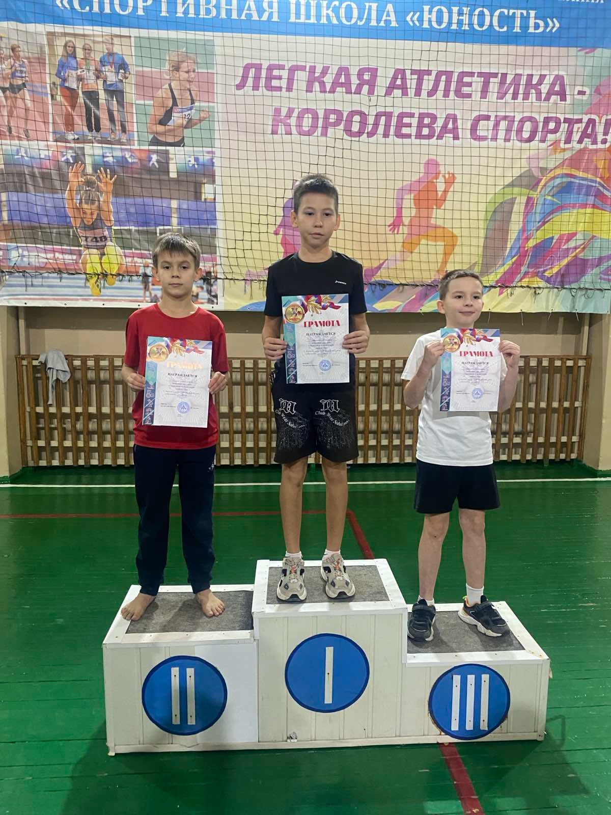 Итоги соревнований спортшколы "Юность": легкая атлетика, настольный теннис, пауэрлифтинг