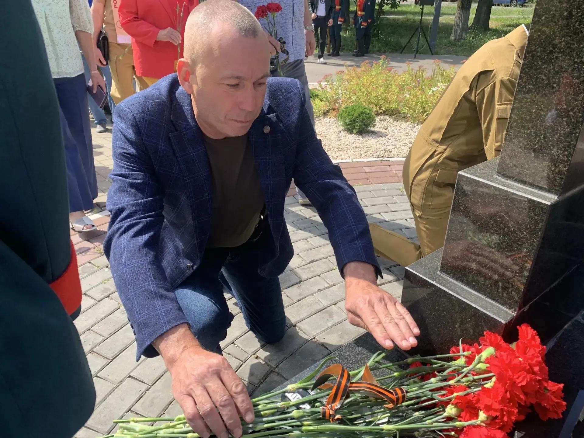 Сергей Барулин: в День ветеранов боевых действий балаковцы возложили цветы к памятнику погибших воинов в локальных конфликтах