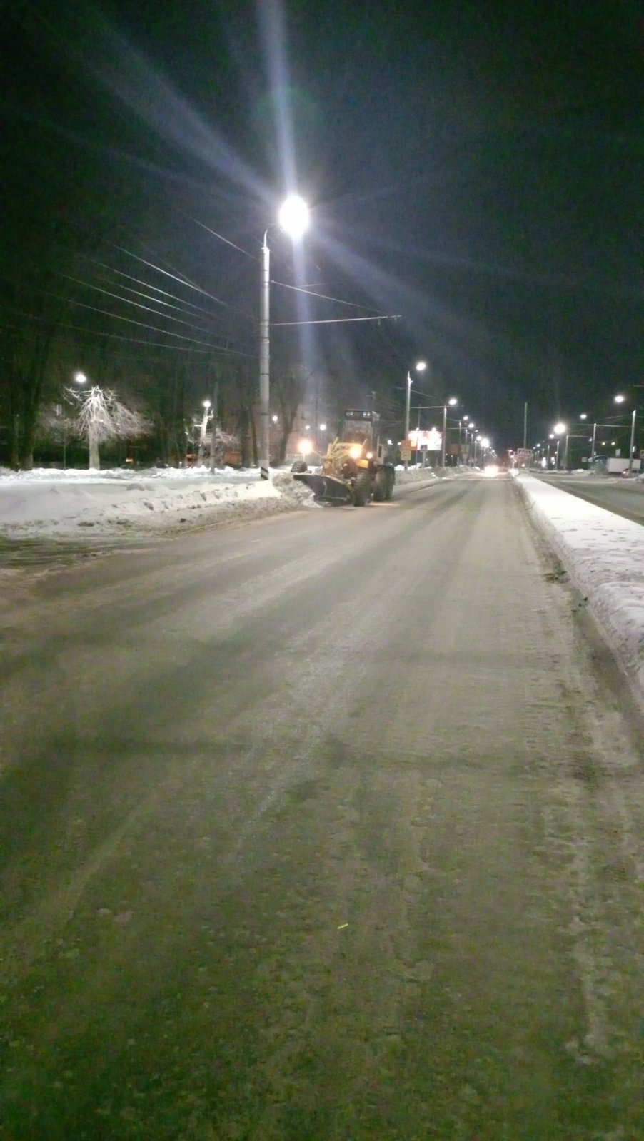 Сегодня в благоустройстве города задействовано более 30 единиц спецтехники