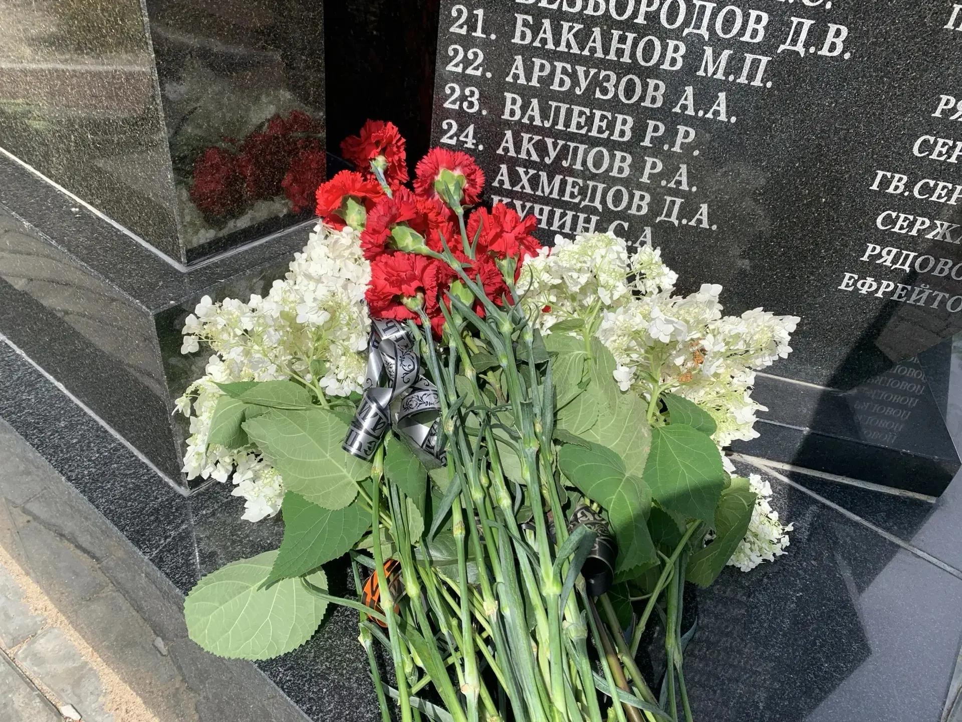 Сергей Барулин: в День ветеранов боевых действий балаковцы возложили цветы к памятнику погибших воинов в локальных конфликтах